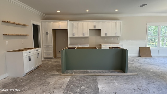 295 E Ivybridge Dr, Hubert, NC 28539 - kitchen featuring crown molding, a center island, white cabinets, and recessed lighting