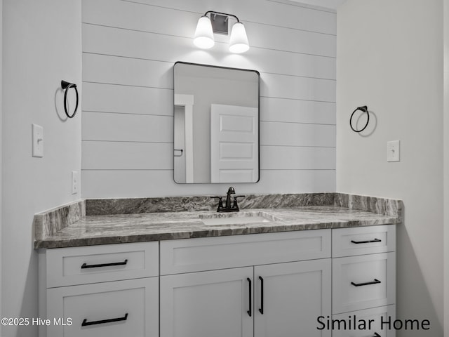295 E Ivybridge Dr, Hubert, NC 28539 - bathroom featuring vanity
