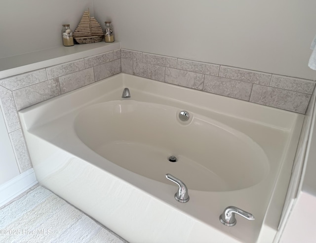 165 Laurel Oak Ln, Pinebluff, NC 28373 - bathroom featuring a garden tub