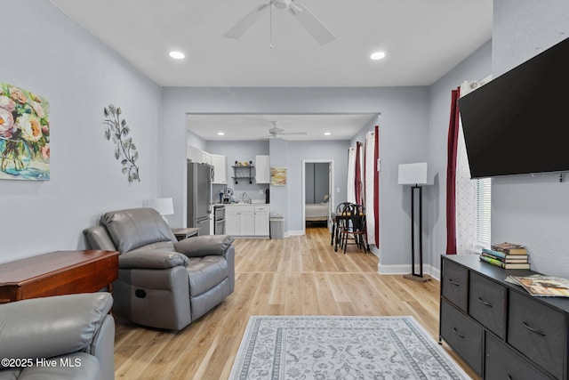 living room with recessed lighting, light wood-type flooring, baseboards, and ceiling fan