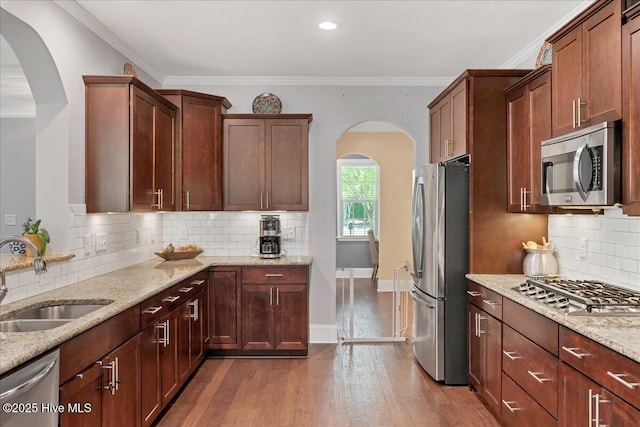 104 Old Club House Ln, Southern Pines, NC 28387 - kitchen featuring a sink, arched walkways, backsplash, and stainless steel appliances