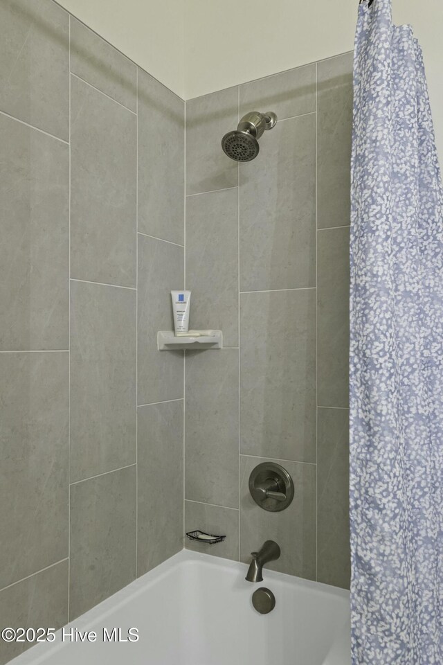bathroom featuring shower / tub combo
