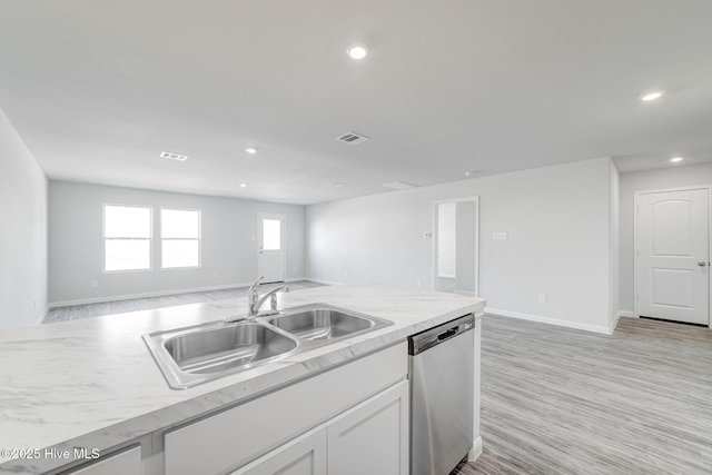 kitchen with visible vents, baseboards, a sink, open floor plan, and stainless steel dishwasher