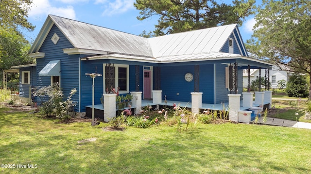 104 W Trent St, Trenton, NC 28585 - view of front facade featuring a porch, a front yard, and metal roof