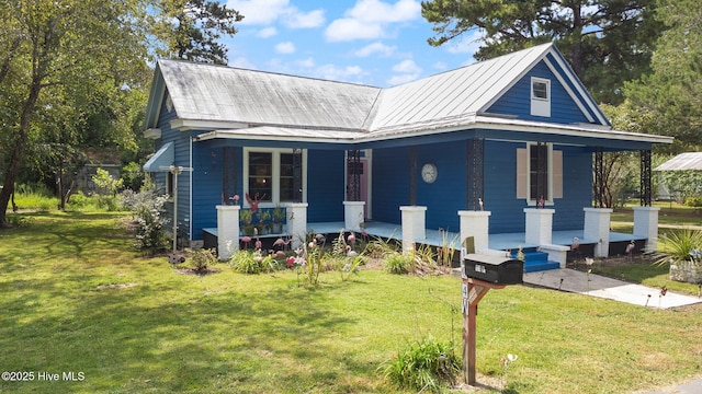 104 W Trent St, Trenton, NC 28585 - view of front facade with covered porch, metal roof, and a front yard