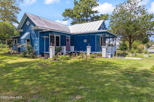 104 W Trent St, Trenton, NC 28585 - view of front of home with covered porch, a front yard, and metal roof