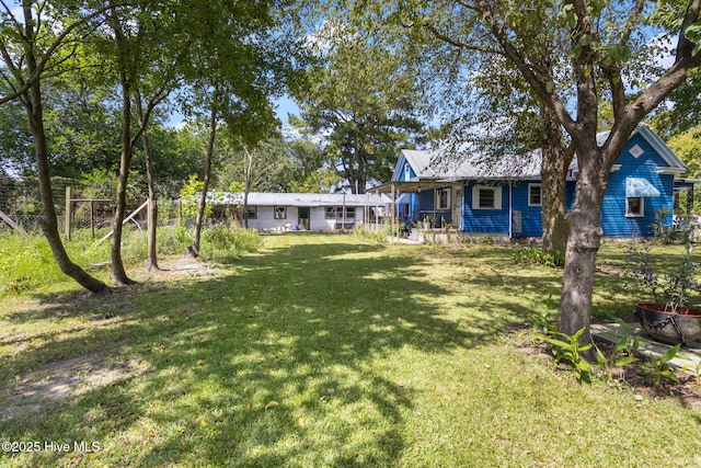 104 W Trent St, Trenton, NC 28585 - view of grassy yard featuring covered porch