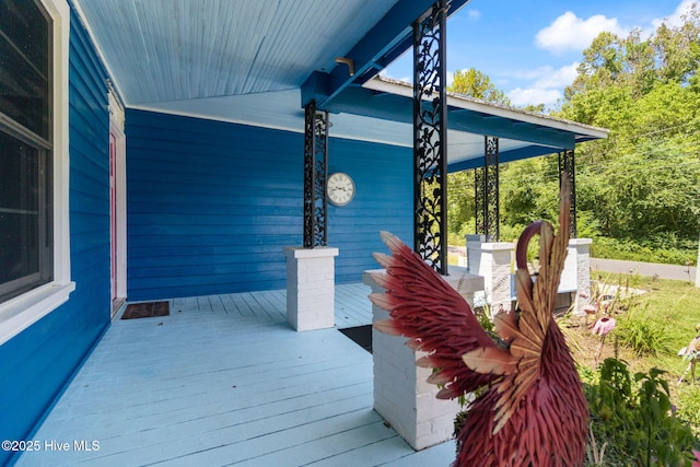 104 W Trent St, Trenton, NC 28585 - wooden terrace with covered porch