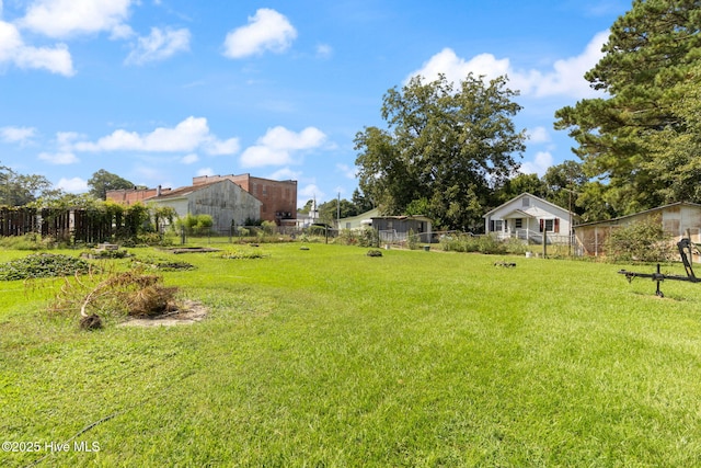 104 W Trent St, Trenton, NC 28585 - view of yard