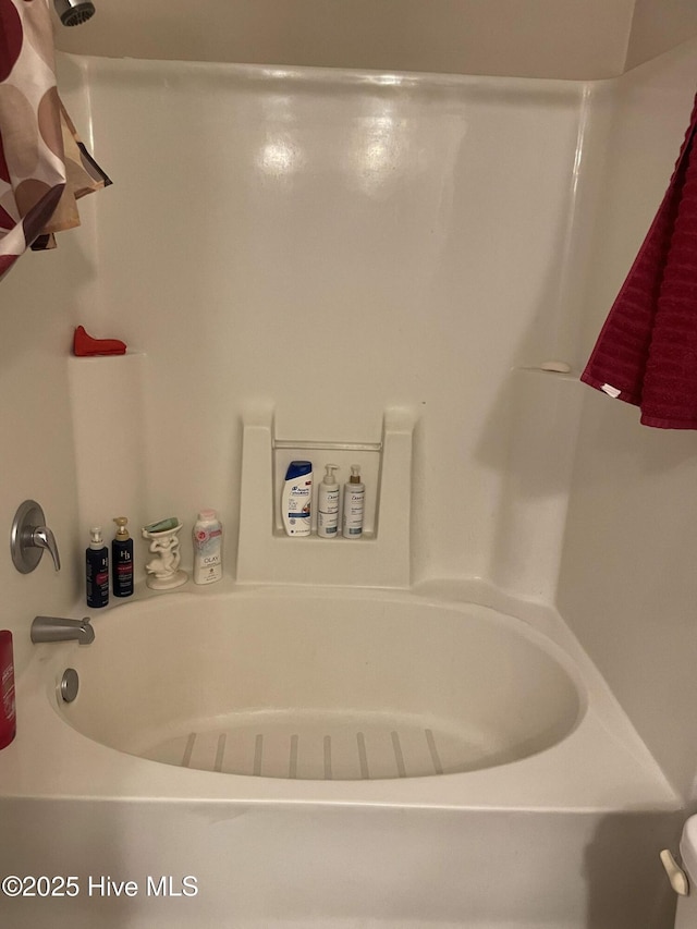 full bathroom featuring washtub / shower combination