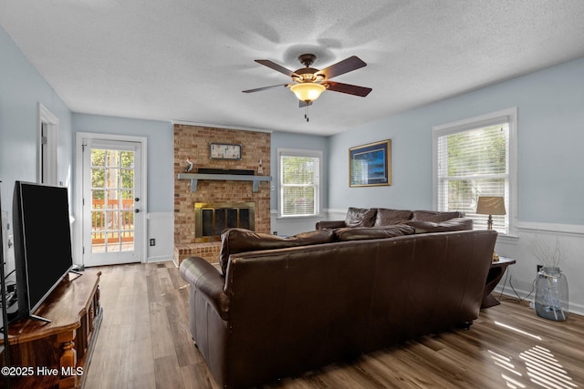307 Little Rossie Rd, New Bern, NC 28560 - living area with a ceiling fan, a wealth of natural light, wood finished floors, and a textured ceiling