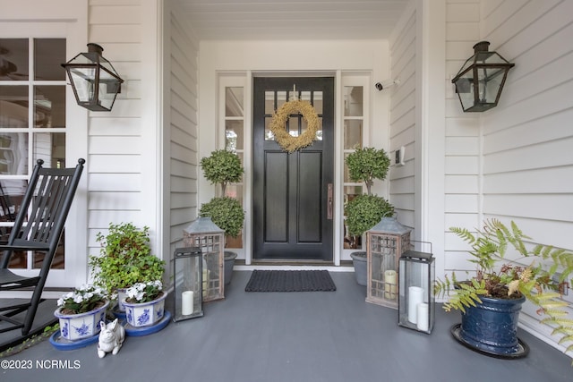 doorway to property with covered porch