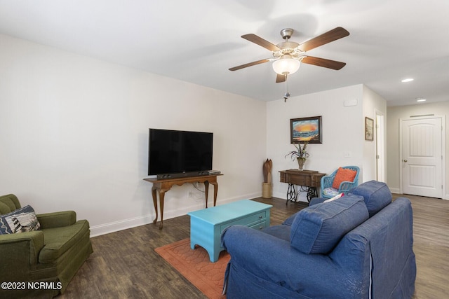 living room with a ceiling fan, baseboards, recessed lighting, and wood finished floors