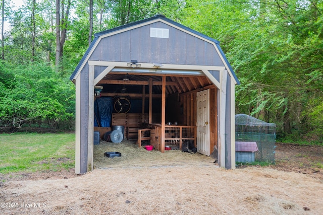 view of outdoor structure featuring an outdoor structure