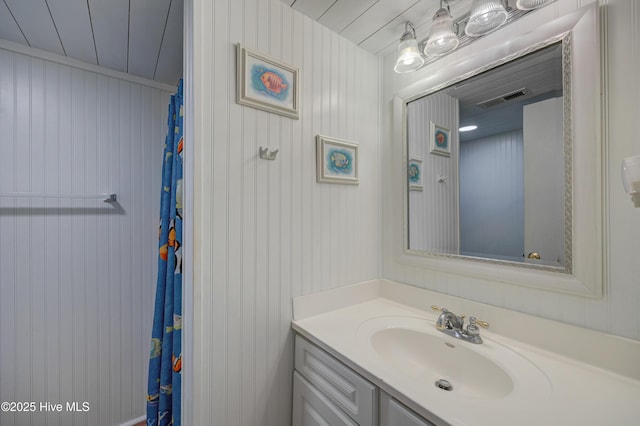 full bathroom featuring vanity, curtained shower, and visible vents
