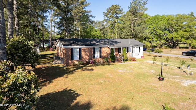 479 W 5th St, Garland, NC 28441 - single story home featuring a front yard