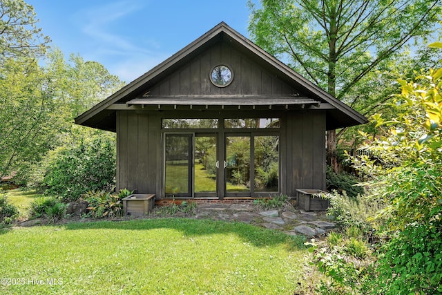 view of outbuilding featuring an outbuilding