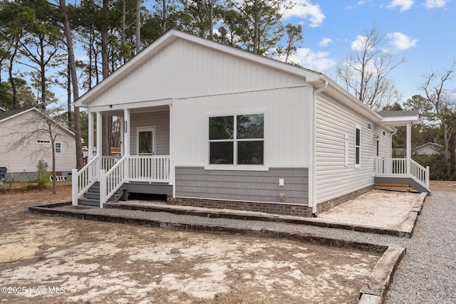 view of front of property featuring covered porch