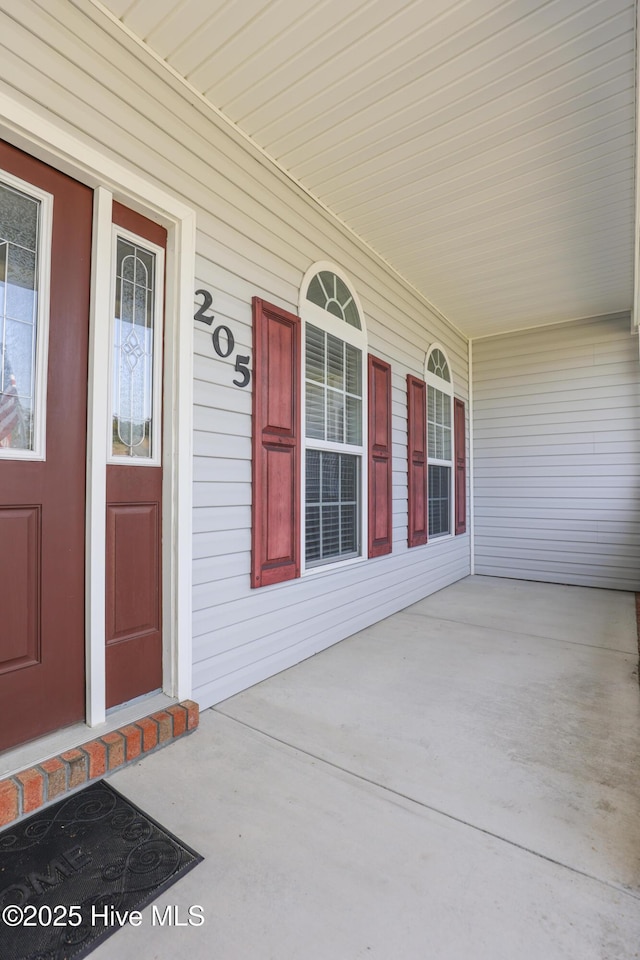 doorway to property with covered porch