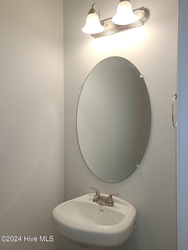 460 Maides Ave, Wilmington, NC 28405 - bathroom with a sink