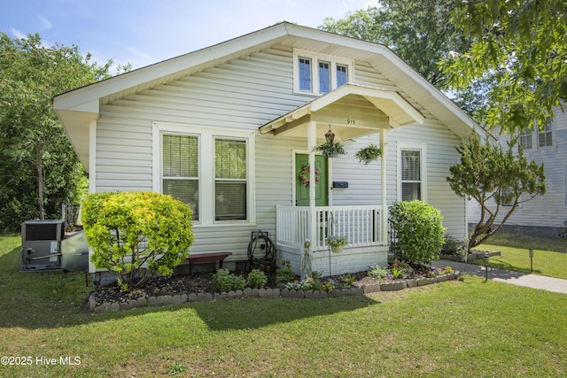 915 Saint David St, Tarboro, NC 27886 - bungalow-style house with central AC and a front yard