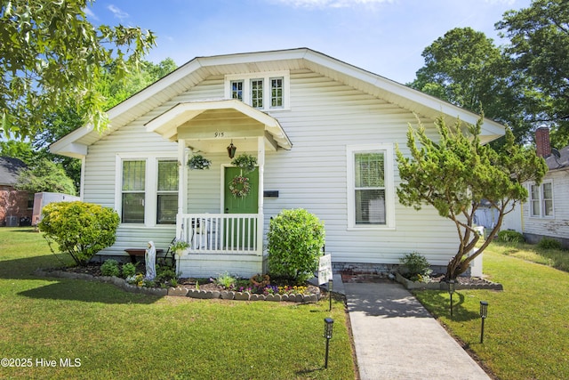 915 Saint David St, Tarboro, NC 27886 - bungalow with a front lawn