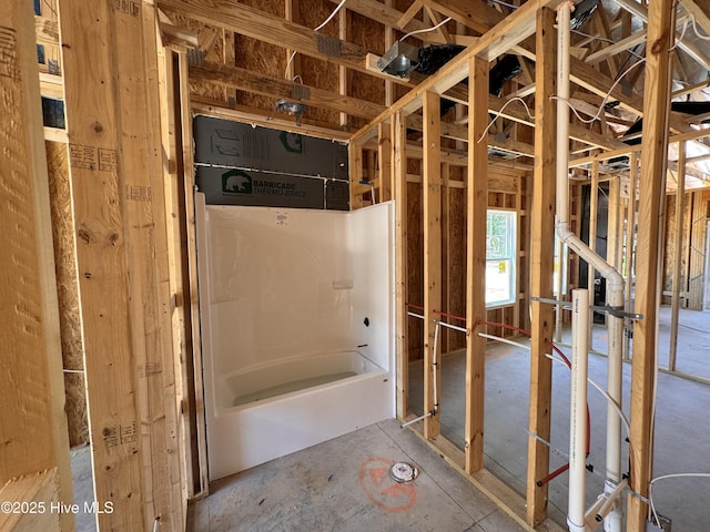 280 Rough Ridge Trl Unit 32, Aberdeen, NC 28315 - bathroom with a tub