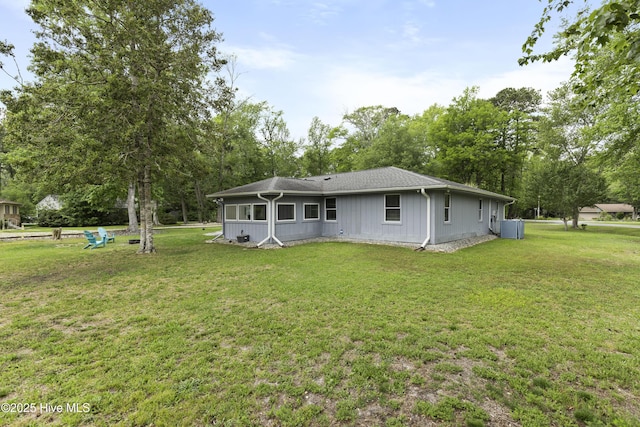 1 Pelican Ct, Carolina Shores, NC 28467 - back of property with a yard