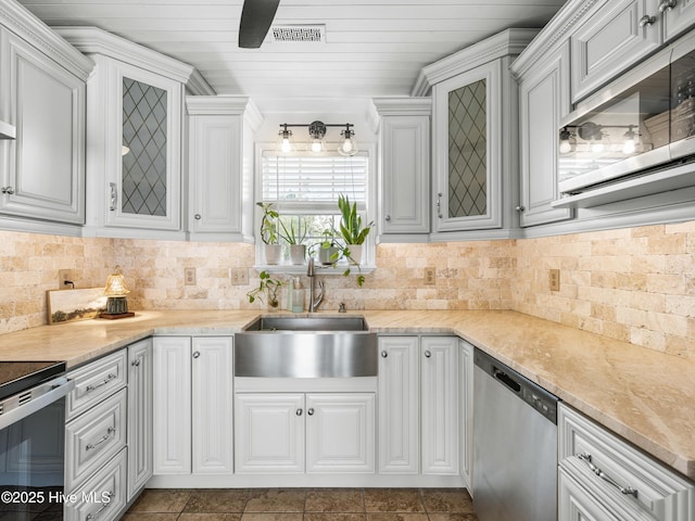 433 Dion Dr, Hubert, NC 28539 - kitchen featuring appliances with stainless steel finishes, a sink, tasteful backsplash, and white cabinets