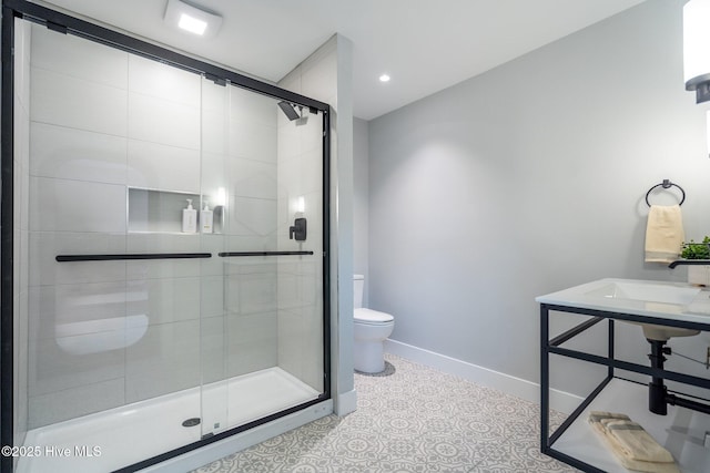 bathroom featuring a shower stall, toilet, recessed lighting, and baseboards