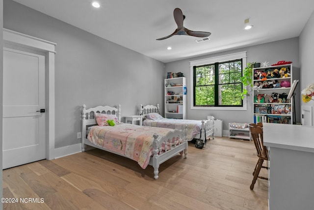 bedroom featuring light wood-style flooring, visible vents, and recessed lighting