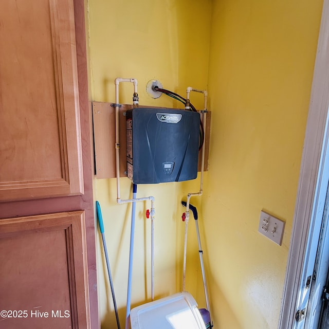 501 Blackfoot Trl, Edenton, NC 27932 - utility room featuring water heater