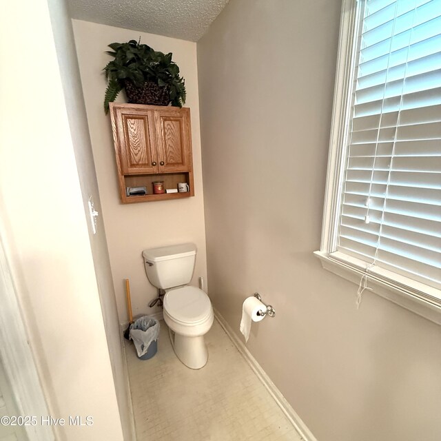 501 Blackfoot Trl, Edenton, NC 27932 - bathroom with a textured ceiling and toilet