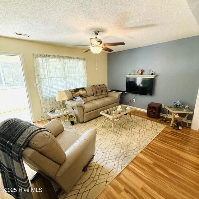 501 Blackfoot Trl, Edenton, NC 27932 - living area with wood finished floors, visible vents, a textured ceiling, and ceiling fan