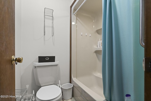 full bath with toilet and a shower with curtain