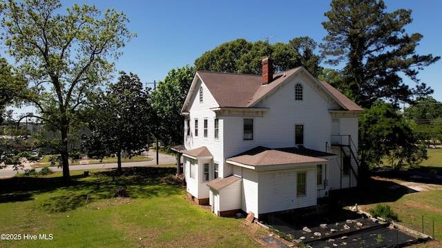 118 N 7th St, Smithfield, NC 27577 - view of side of home featuring a shingled roof, a lawn, and a chimney