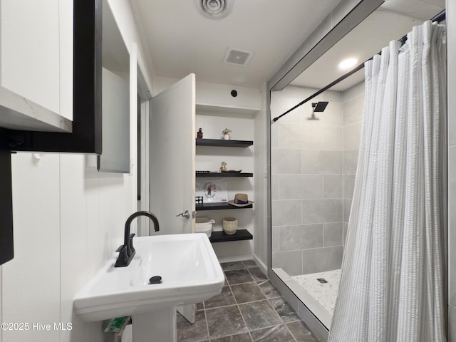 40 Inverness Rd, Pinehurst, NC 28374 - bathroom featuring a sink and a tile shower