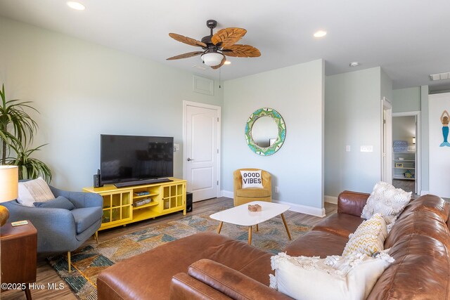 living room featuring ceiling fan, recessed lighting, baseboards, wood finished floors, and visible vents
