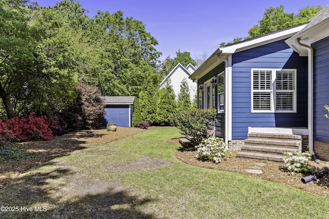 view of yard featuring an outbuilding and a garage