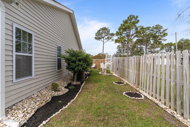 view of yard featuring cooling unit