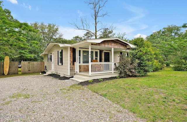view of front facade with covered porch and driveway