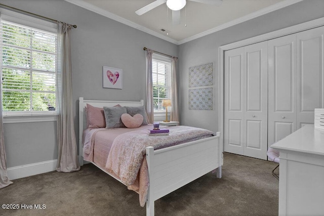 carpeted bedroom with visible vents, crown molding, a closet, baseboards, and ceiling fan
