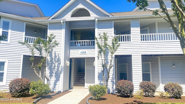 townhome / multi-family property featuring a balcony