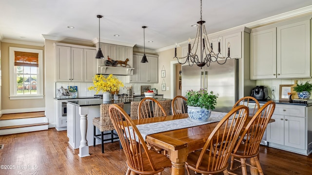 dining space with dark wood-style flooring, a notable chandelier, crown molding, and recessed lighting