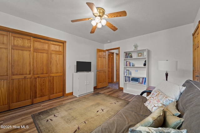 121 Pinewood Acres Dr, Powells Point, NC 27966 - living area with wood finished floors, baseboards, and ceiling fan