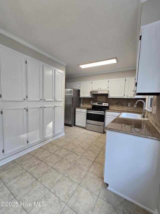 kitchen with white cabinets, a sink, crown molding, under cabinet range hood, and appliances with stainless steel finishes