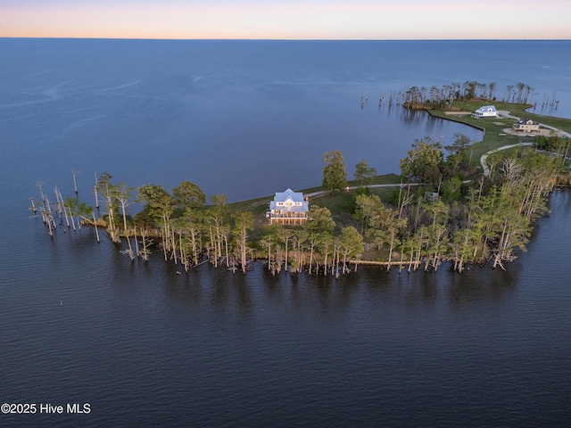 333 N Island Xing, Edenton, NC 27932 - aerial view at dusk featuring a water view
