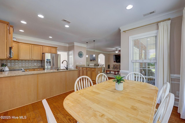 dining space featuring recessed lighting, visible vents, ornamental molding, and wood finished floors