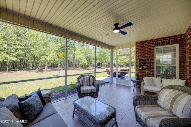 sunroom / solarium featuring an outdoor hangout area and ceiling fan
