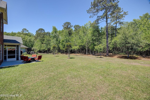 view of yard featuring a patio